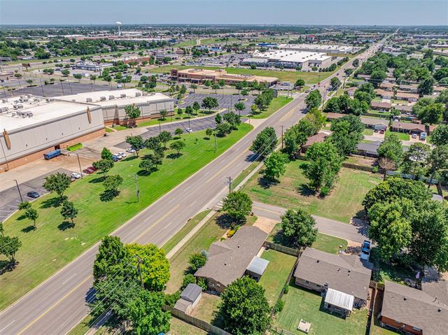 601 SW 9th Street, Moore, OK 73160