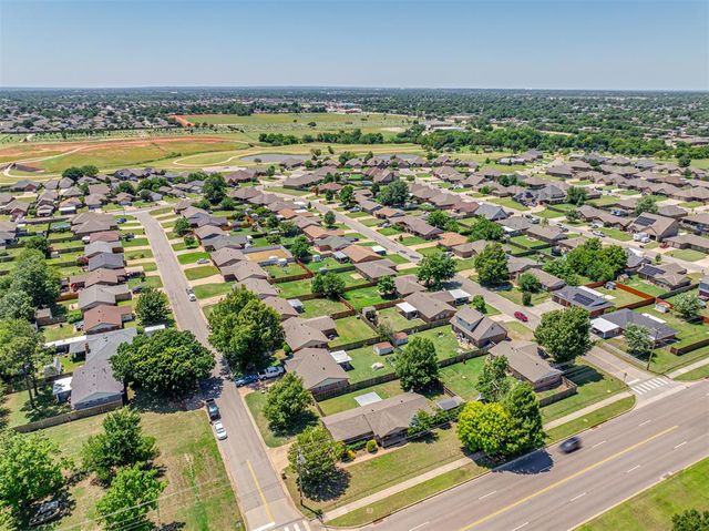 601 SW 9th Street, Moore, OK 73160