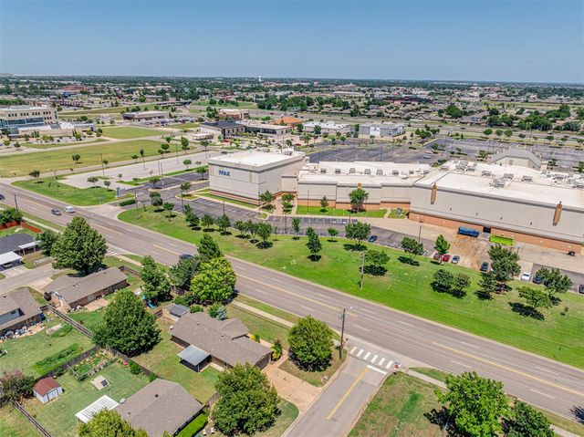 601 SW 9th Street, Moore, OK 73160
