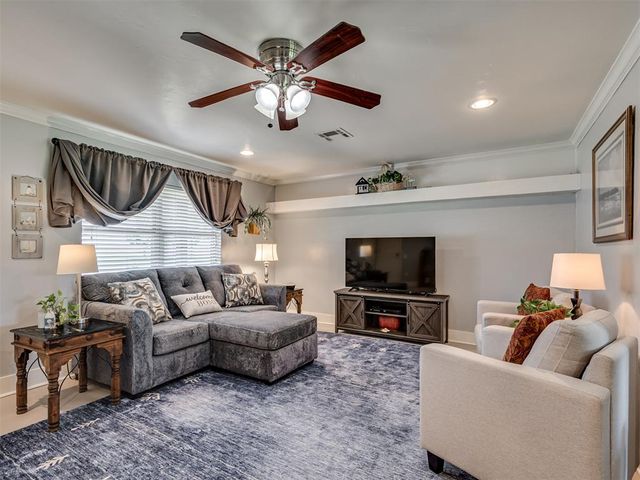 601 SW 9th Street, Moore, OK 73160