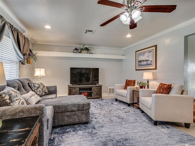 601 SW 9th Street, Moore, OK 73160
