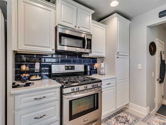 601 SW 9th Street, Moore, OK 73160