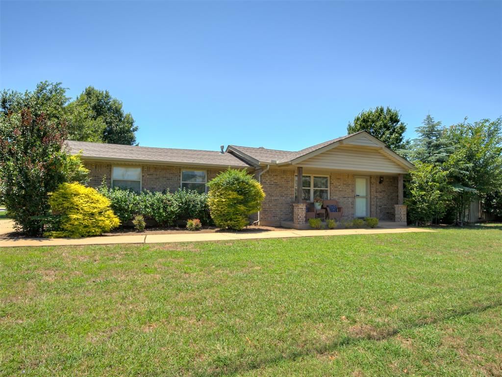 601 SW 9th Street, Moore, OK 73160