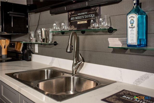 1236 Riverside Drive, Palacios, TX 77465