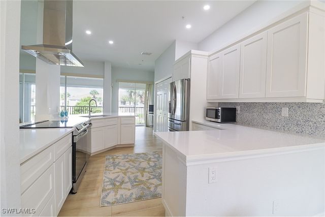 6863 Satinleaf RD S 202, Naples, FL 34109