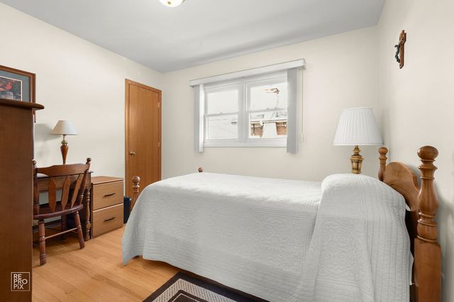 9972 Ivanhoe Avenue, Schiller Park, IL 60176