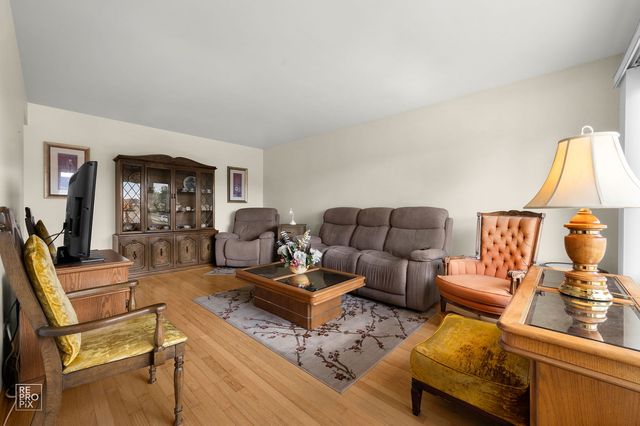 9972 Ivanhoe Avenue, Schiller Park, IL 60176