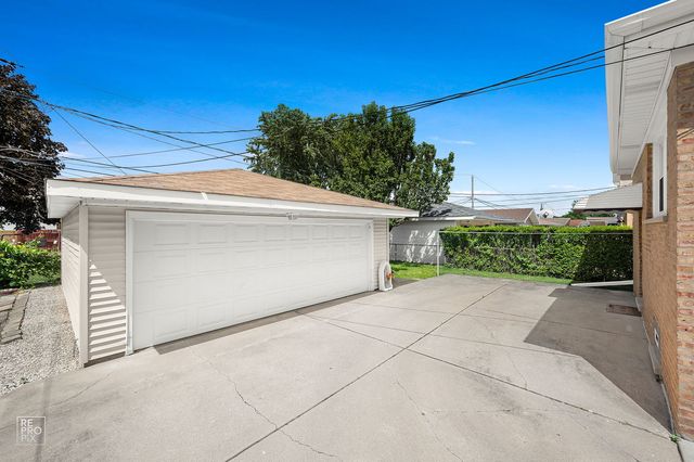 9972 Ivanhoe Avenue, Schiller Park, IL 60176