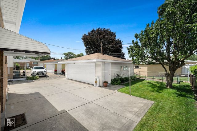 9972 Ivanhoe Avenue, Schiller Park, IL 60176