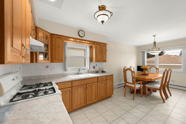 9972 Ivanhoe Avenue, Schiller Park, IL 60176