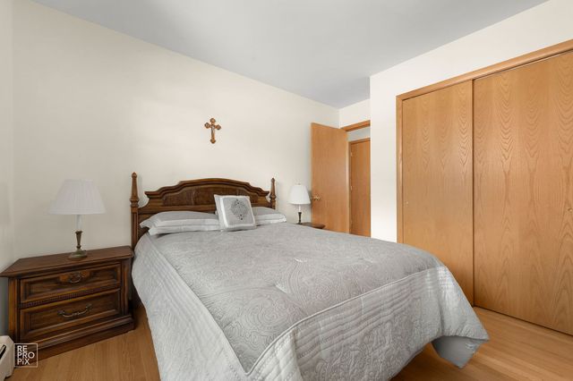 9972 Ivanhoe Avenue, Schiller Park, IL 60176
