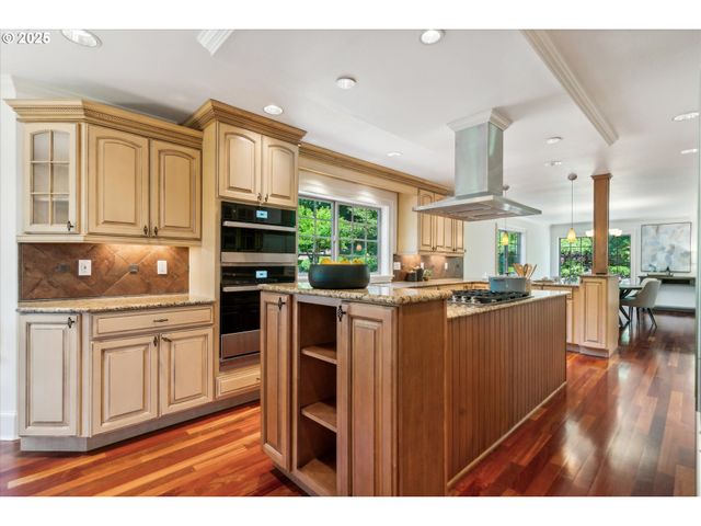 6145 Sw SWEETBRIAR Ct, Portland, OR 97221