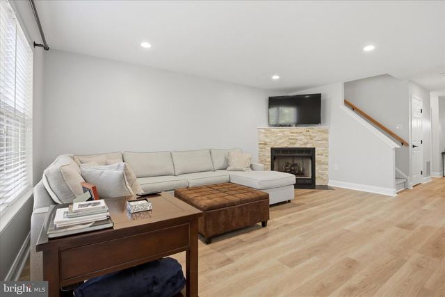325 GREEN VIEW CT, Plymouth Meeting, PA 19462
