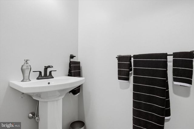 325 GREEN VIEW CT, Plymouth Meeting, PA 19462