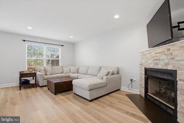 325 GREEN VIEW CT, Plymouth Meeting, PA 19462