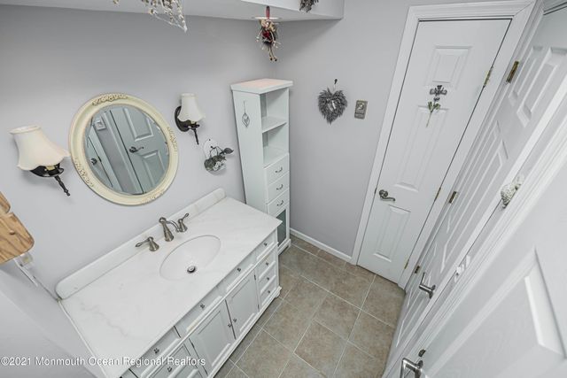 118 Amberly Drive J, Manalapan, NJ 07726