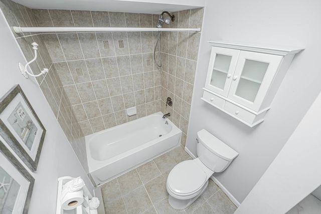 118 Amberly Drive J, Manalapan, NJ 07726