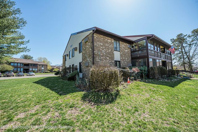 118 Amberly Drive J, Manalapan, NJ 07726
