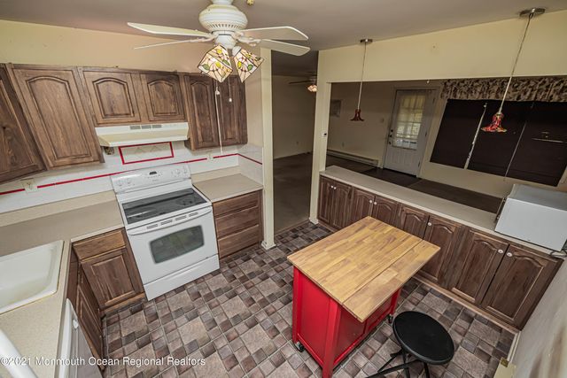 118 Amberly Drive J, Manalapan, NJ 07726