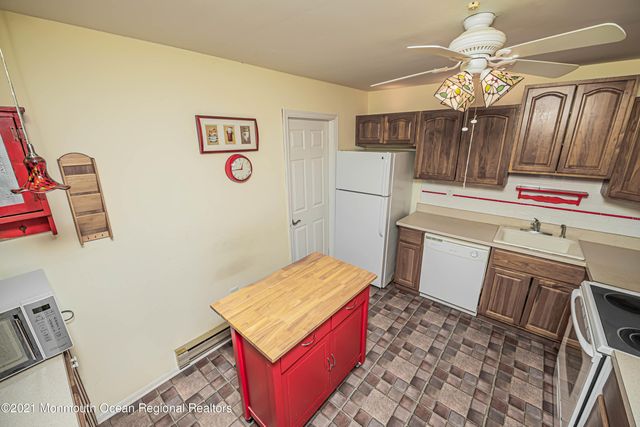 118 Amberly Drive J, Manalapan, NJ 07726