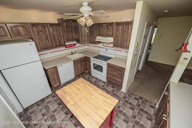 118 Amberly Drive J, Manalapan, NJ 07726