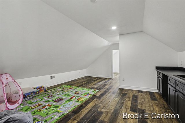 3233 Becker Road, Muskegon, MI 49445