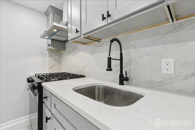 92 William Street, Carteret, NJ 07008