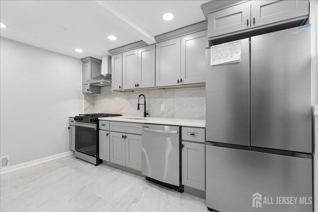 92 William Street, Carteret, NJ 07008