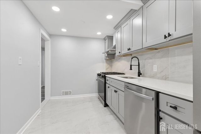 92 William Street, Carteret, NJ 07008