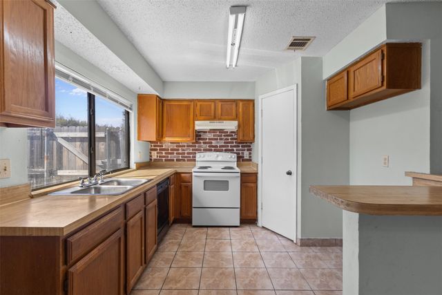 206 Southerland Avenue, Mesquite, TX 75150