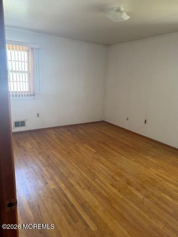 820 5th Avenue, Toms River, NJ 08757