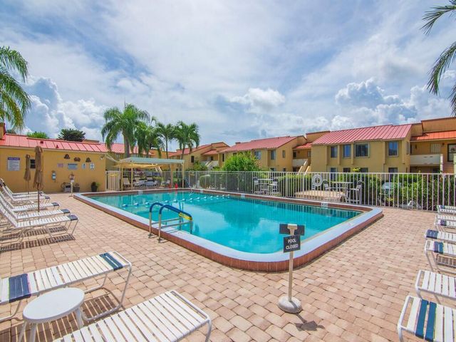 5373 SE Miles Grant Road 208, Stuart, FL 34997