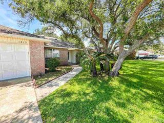 1415 Tender Oaks Ln, Pensacola, FL 32506