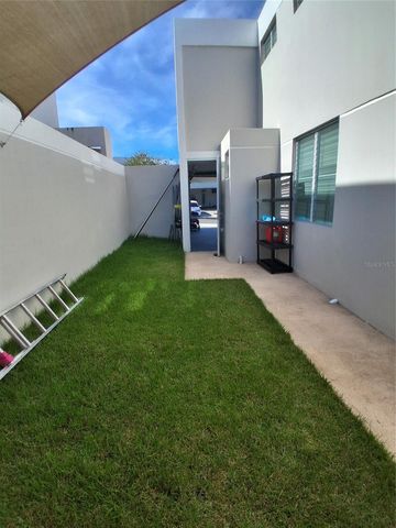 J3 SEROTINA BOSQUE DE LOS PINOS, Bayamon, PR 00956