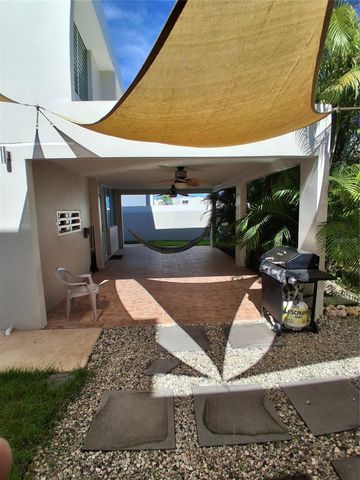 J3 SEROTINA BOSQUE DE LOS PINOS, Bayamon, PR 00956