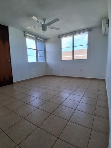 J3 SEROTINA BOSQUE DE LOS PINOS, Bayamon, PR 00956