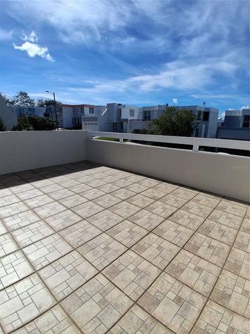 J3 SEROTINA BOSQUE DE LOS PINOS, Bayamon, PR 00956