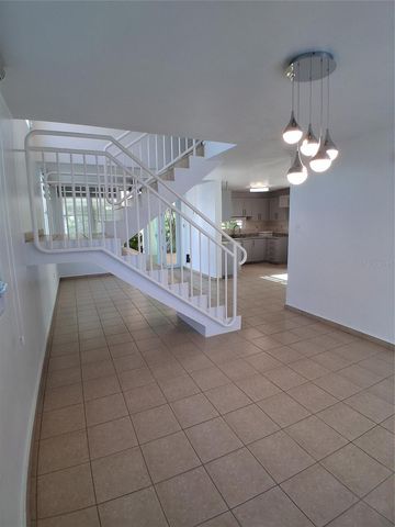 J3 SEROTINA BOSQUE DE LOS PINOS, Bayamon, PR 00956