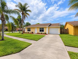 6117 Blue Grass Circle, Lake Worth, FL 33463