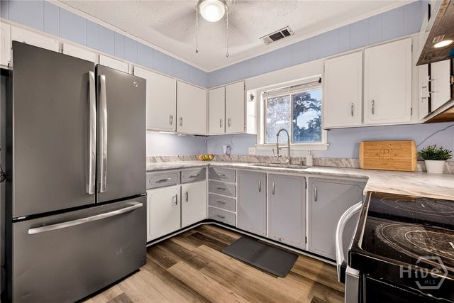 206 E Point Drive, Savannah, GA 31410