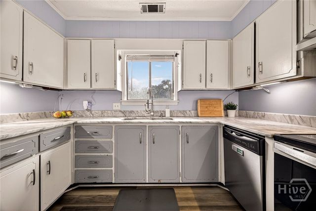 206 E Point Drive, Savannah, GA 31410