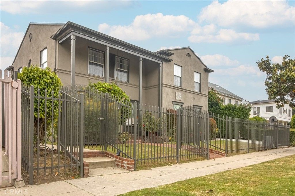 913 S Wilton Place, Los Angeles, CA 90019 — photo 2