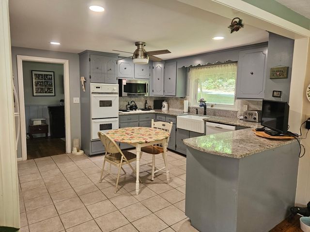 1042 Turkey St, Hardwick, MA 01082