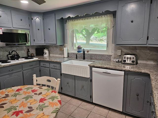 1042 Turkey St, Hardwick, MA 01082