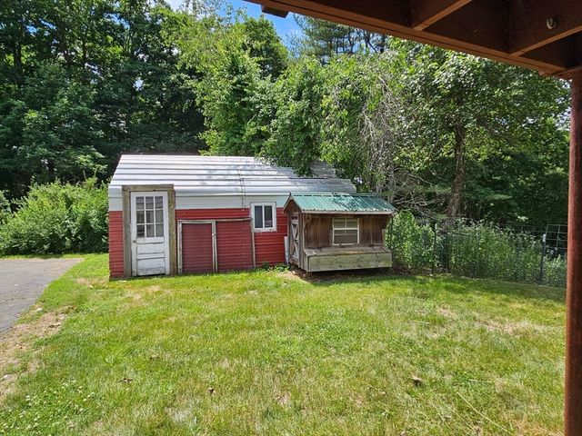 1042 Turkey St, Hardwick, MA 01082