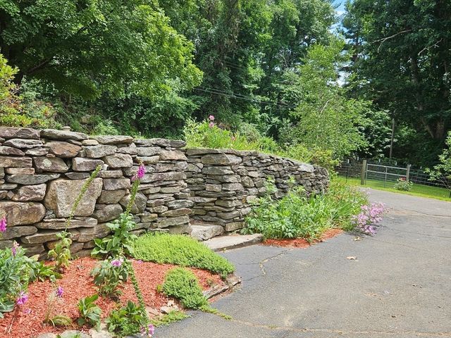 1042 Turkey St, Hardwick, MA 01082