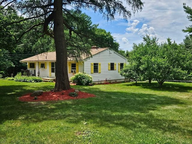 1042 Turkey St, Hardwick, MA 01082