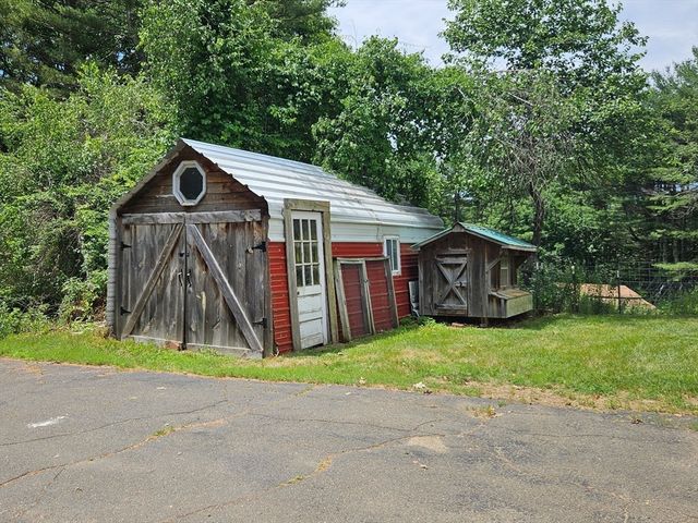 1042 Turkey St, Hardwick, MA 01082