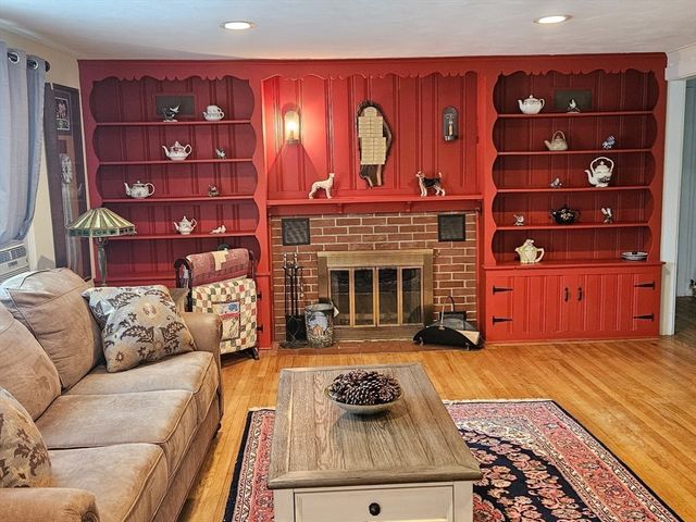 1042 Turkey St, Hardwick, MA 01082