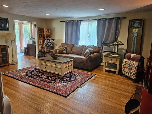 1042 Turkey St, Hardwick, MA 01082